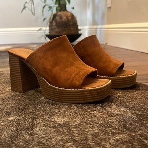 Universal Thread block heels size 8 faux suede